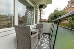 Terrace/patio - Lovely 2BR flat w balcony, Golders Green tube 5min (London)