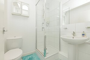 Bathroom - Lovely 2BR flat w balcony, Golders Green tube 5min (London)