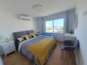 Room - Stylish apartments overlooking the sea | 5-7 min walk to the beach (Benalmádena)