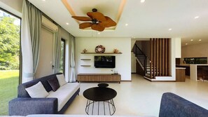 ラグジュアリー ヴィラ 3 ベッドルーム ガーデンビュー | リビング エリア