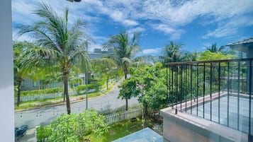 Deluxe Villa, 3 Bedrooms, Garden View | Living area