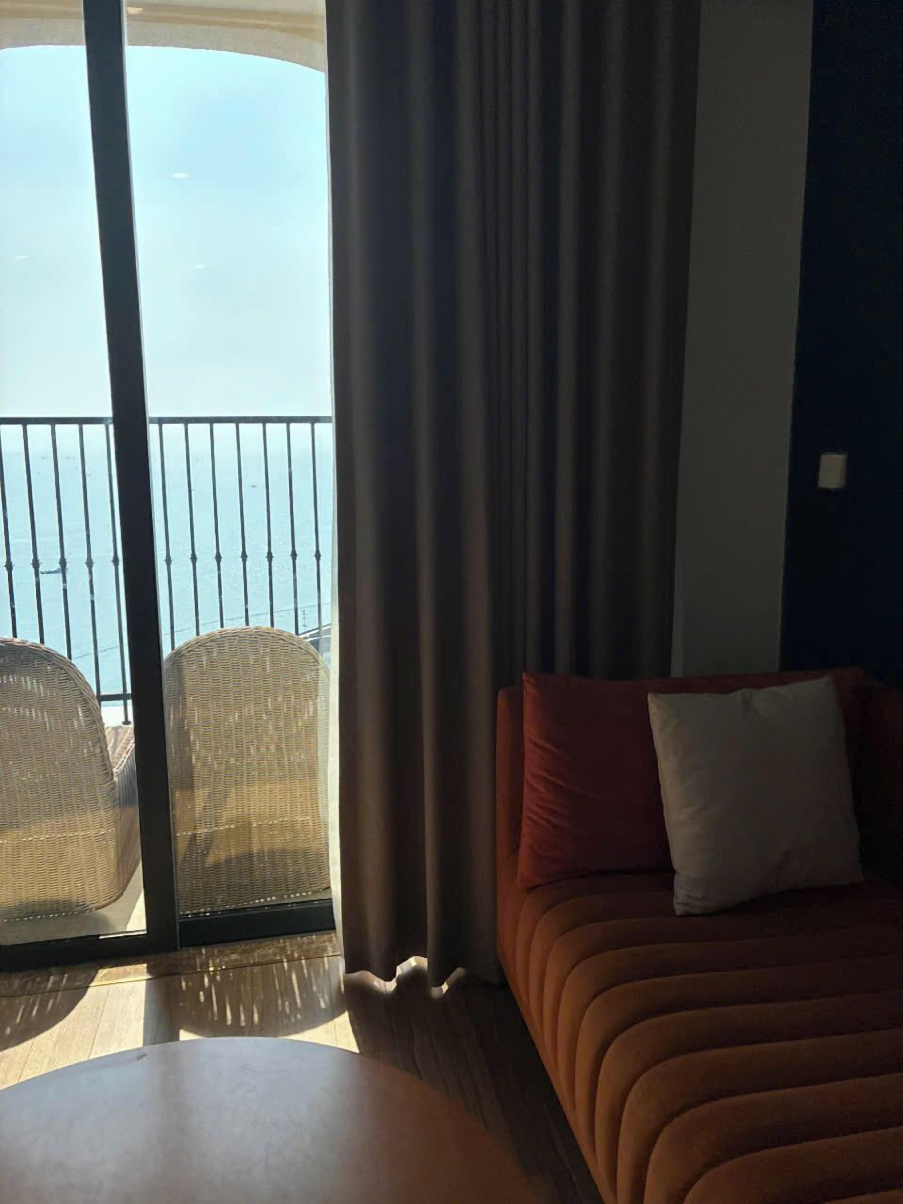 Basic Double Room | Living area