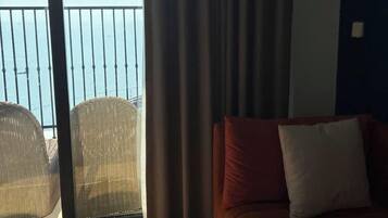 Basic Double Room | Living area