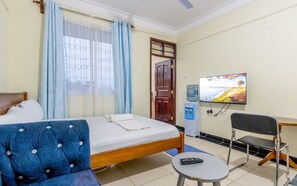 Iron/ironing board, WiFi, bed sheets