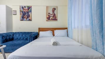 Iron/ironing board, WiFi, bed sheets
