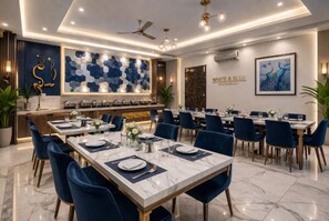 Breakfast area - WHITE & BLUE (New Delhi)