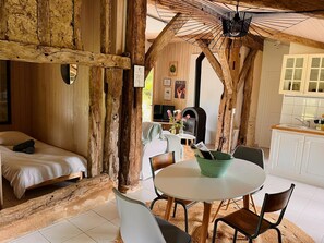 Dining - Chez le Vigneron | Tasteful and elegant vacation home with pool in the Dordogne (Monfaucon)