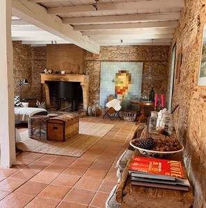 Interior - Chez le Vigneron | Tasteful and elegant vacation home with pool in the Dordogne (Monfaucon)