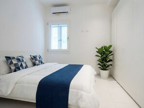 Room - Beachfront Villa with Direct Sea Access — By Sicily Home Solutions (Alcamo)