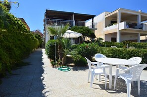 Outdoor dining - Beachfront Villa with Direct Sea Access — By Sicily Home Solutions (Alcamo)