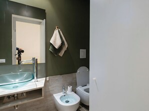 Bathroom - Beachfront Villa with Direct Sea Access — By Sicily Home Solutions (Alcamo)