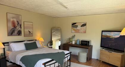 Private and Cozy Guest Flat in Central Dianella