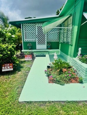 Property grounds - FULLY FURNISHED MOBILE HOME -Perfect for Long Stay- (Davie)