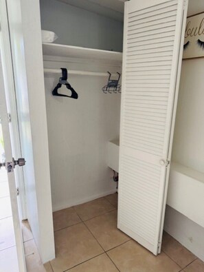 Interior - FULLY FURNISHED MOBILE HOME -Perfect for Long Stay- (Davie)