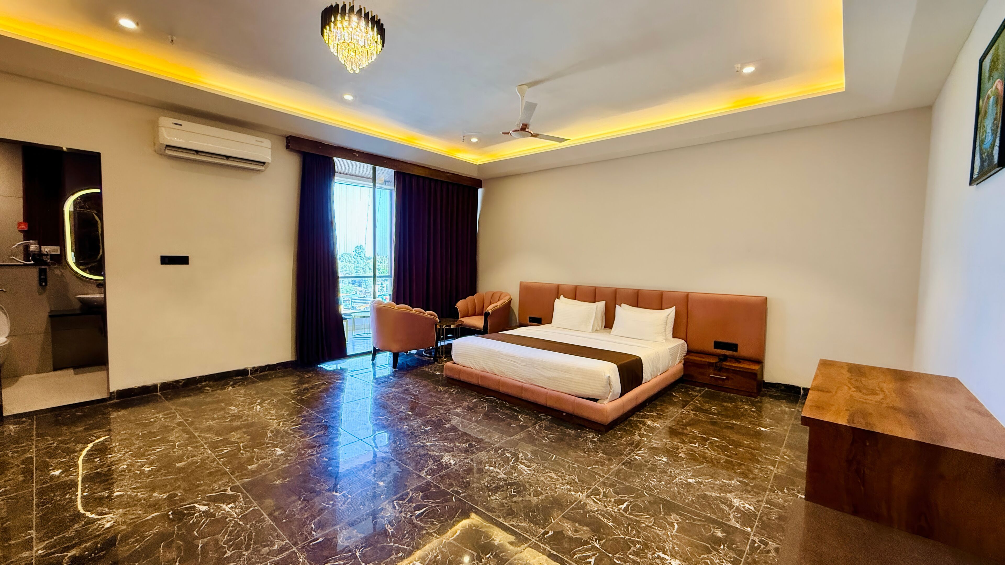 Premium Room | Desk, laptop workspace, free WiFi, wheelchair access