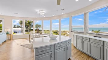 Condo Prestige, 2 chambres, balcon, vue sur la plage | Intérieur