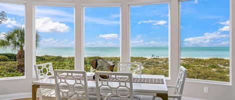 特級公寓客房, 2 間臥室, 露台, 海灘景 | 用餐區