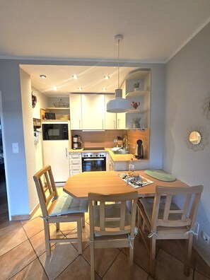 Dining - Vacation apartment Schatzinsel Whg. 1 on Föhr - terrace & dog welcome (Wyk auf Föhr)