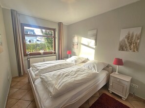 Room - Vacation apartment Schatzinsel Whg. 1 on Föhr - terrace & dog welcome (Wyk auf Föhr)