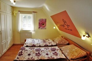 Room - Vacation apartment in Nieblum: 52 m², terrace & only 200 m to the beach (Nieblum)