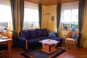 Living area - Vacation apartment in Utersum: 50 m² with terrace, close to the beach (500 m) (Utersum)