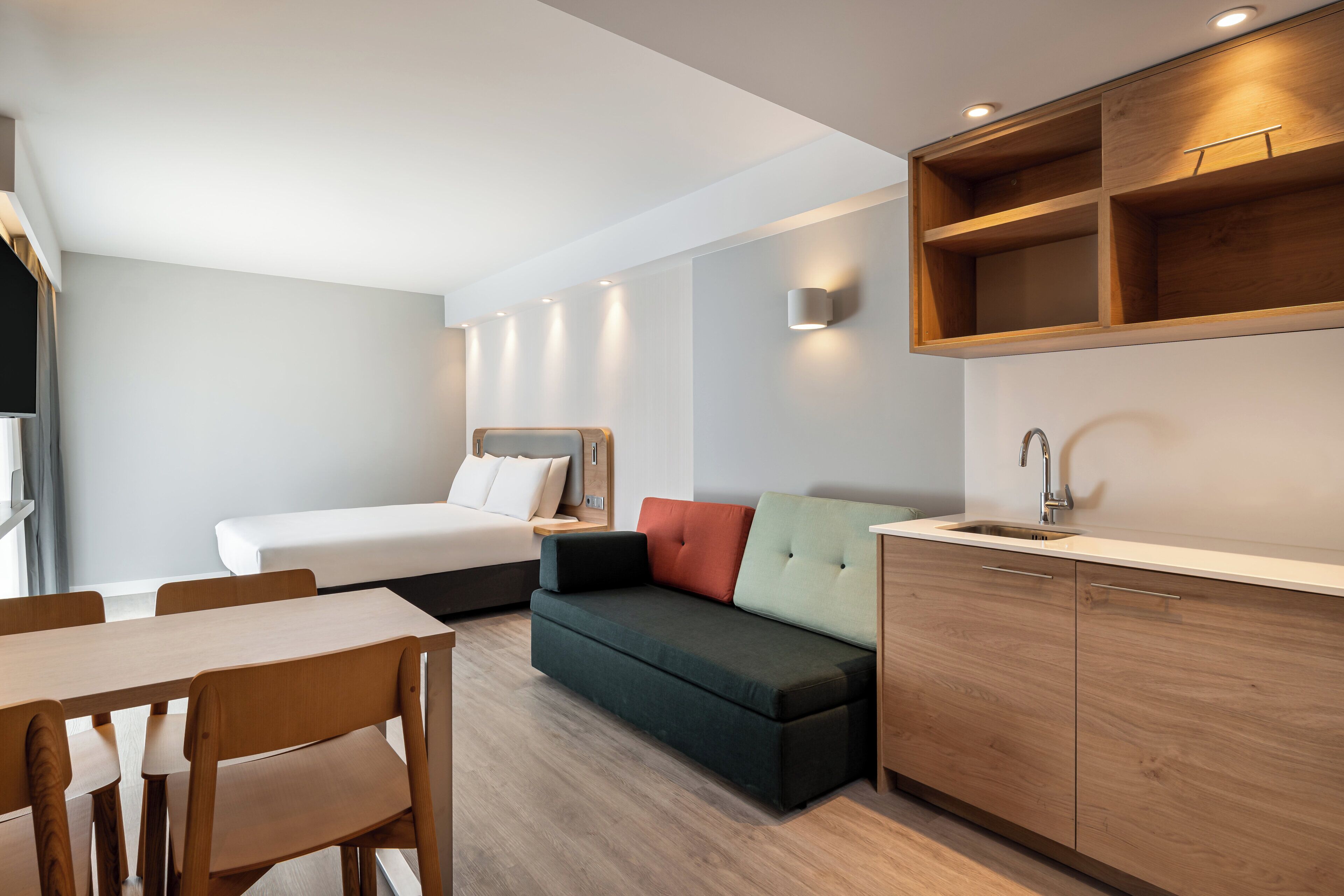 Hochwertige Bettwaren, Minibar, Schreibtisch, schallisolierte Zimmer