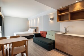 Premium bedding, minibar, desk, soundproofing