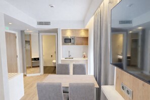 ห้องสวีท, เตียงควีนไซส์ 1 เตียง, ระเบียง | สิ่งอำนวยความสะดวกในห้องพัก