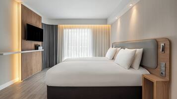 Premium bedding, minibar, desk, soundproofing