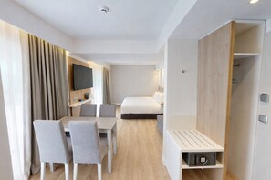 Suite | Premium bedding, minibar, desk, soundproofing