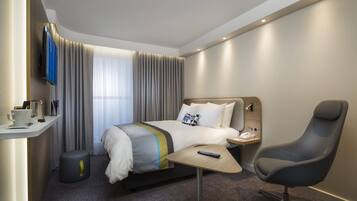 Premium bedding, minibar, desk, soundproofing