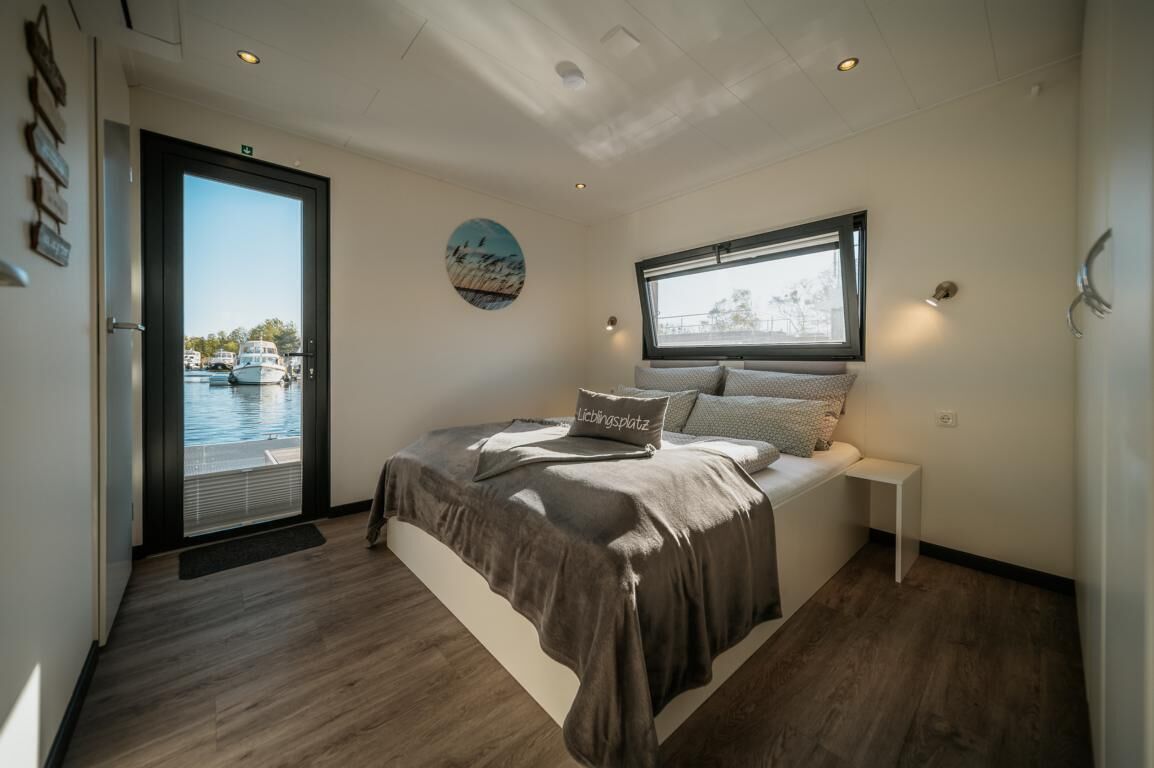 Floatinghouse Red Pearl: Lake View, Terrace & Harbor Feeling - 브란덴부르크