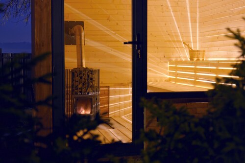 Skyview Wellness Cabin - Jacuzzi, PS5, Sauna, BBQ