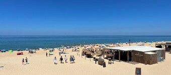 Villa Olinka, behind the dune, plage des Bourdaines