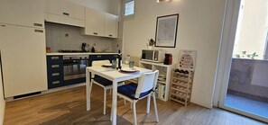Fridge, microwave, oven, stovetop - Amazing studio appartment, newly renoveted, walking distance to Como. (Como)
