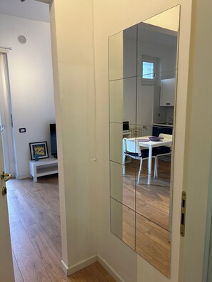 Dining - Amazing studio appartment, newly renoveted, walking distance to Como. (Como)