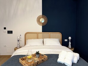 Iron/ironing board, WiFi, bed sheets - Pran' Detit Apartments: 1-bedroom apartment in Vlora with balcony (Vlora)