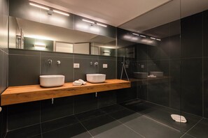 Hair dryer, towels, soap, toilet paper - Geranium Villa (Sicilia)