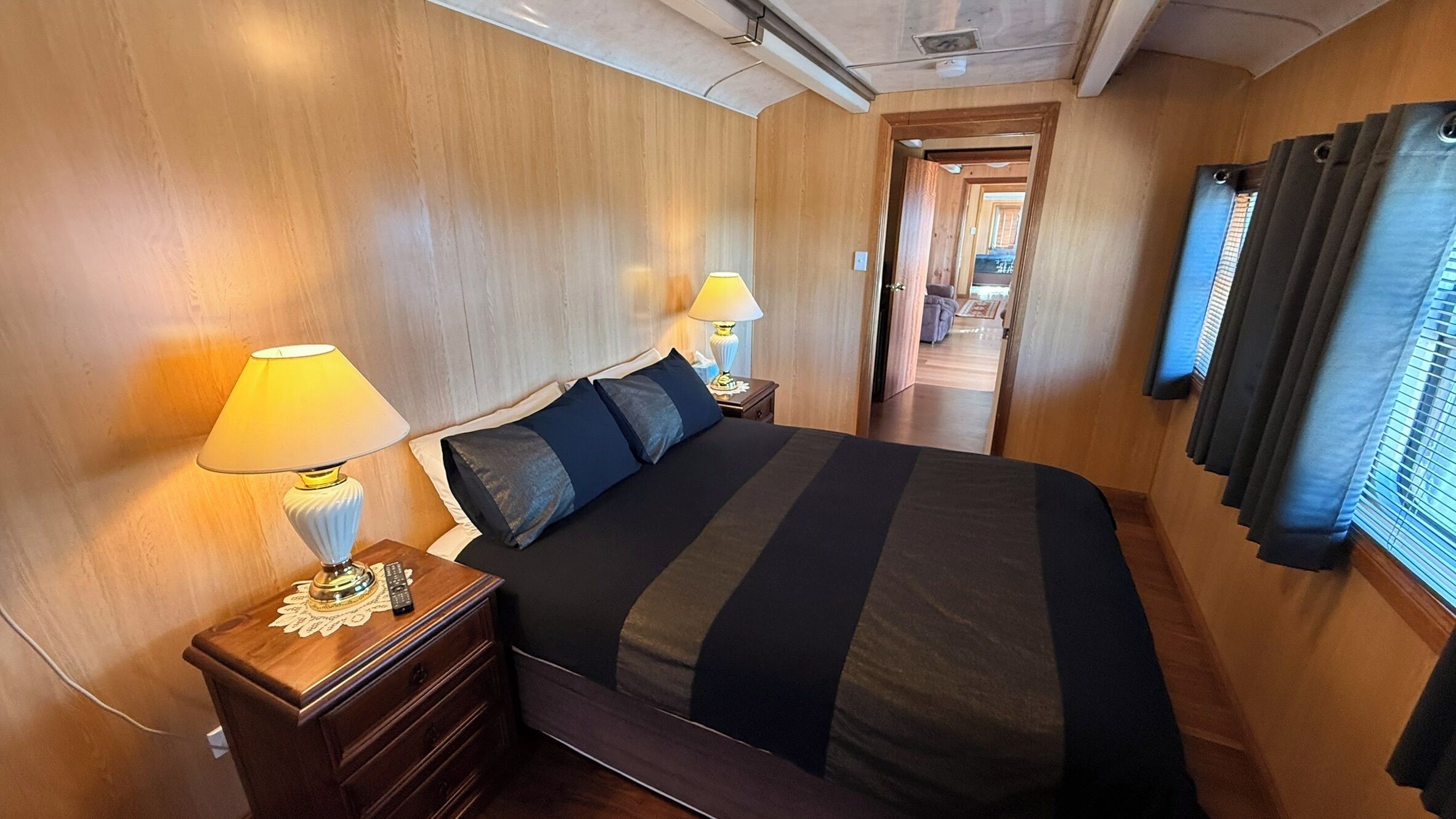 3 chambres, fer et planche à repasser, Wi-Fi, draps fournis