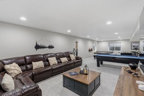 Smart TV, futbolito, tenis de mesa y libros 
