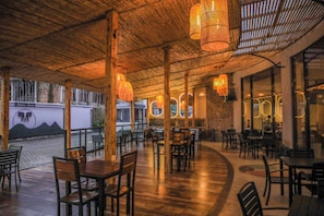 Γεύματα σε εξωτερικό χώρο