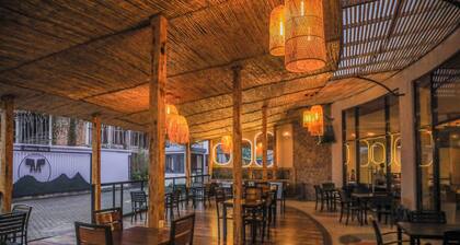 AMIKUS HOTEL LTD