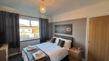 Iron/ironing board, WiFi, bed sheets