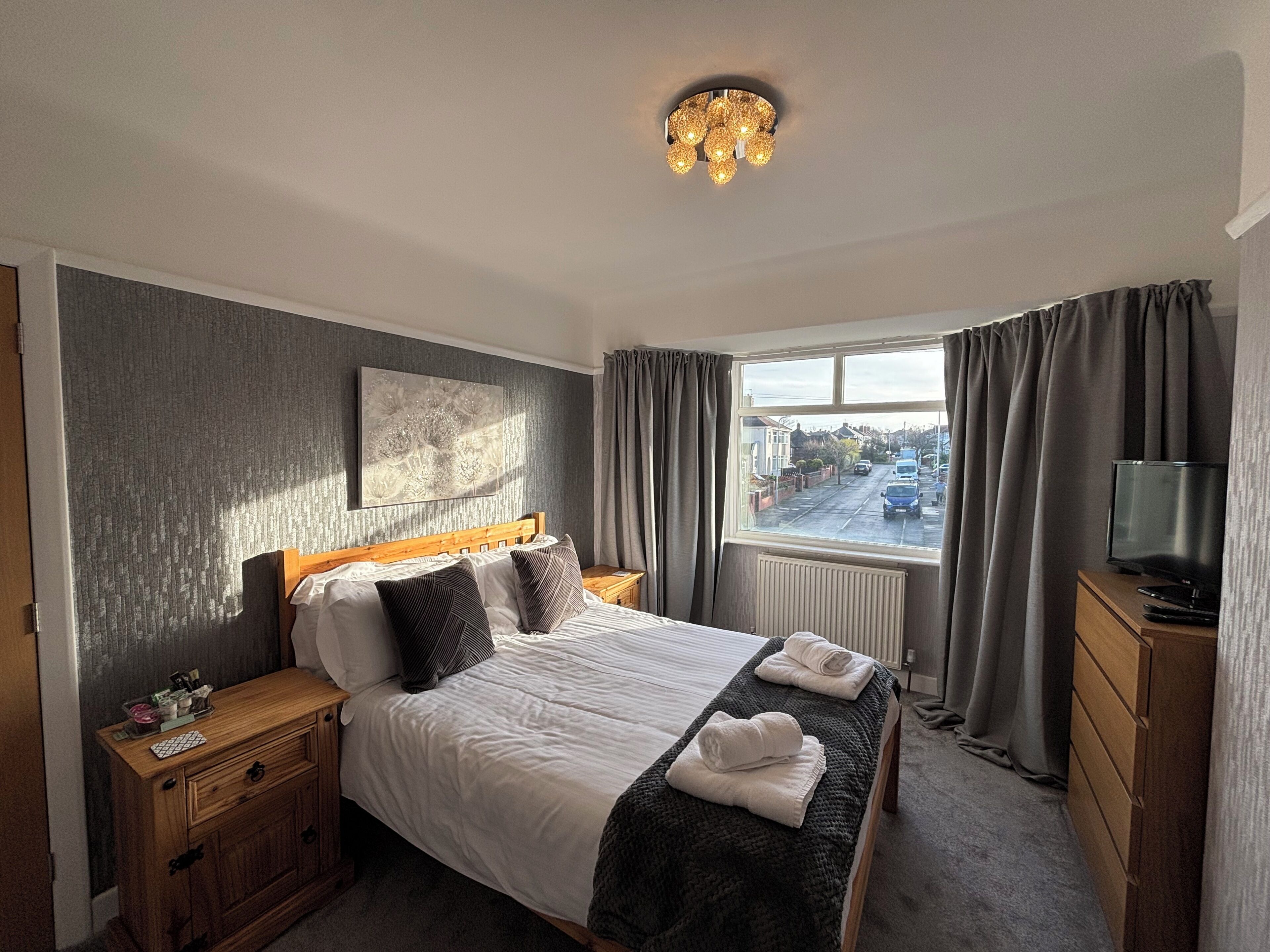 Iron/ironing board, WiFi, bed sheets