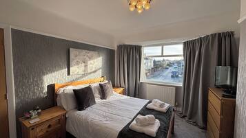 Iron/ironing board, WiFi, bed sheets