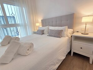 2 bedrooms, desk, iron/ironing board, travel cot - New San Ramon 33 Apartment Old Town 2 min. from the beach! (Marbella)