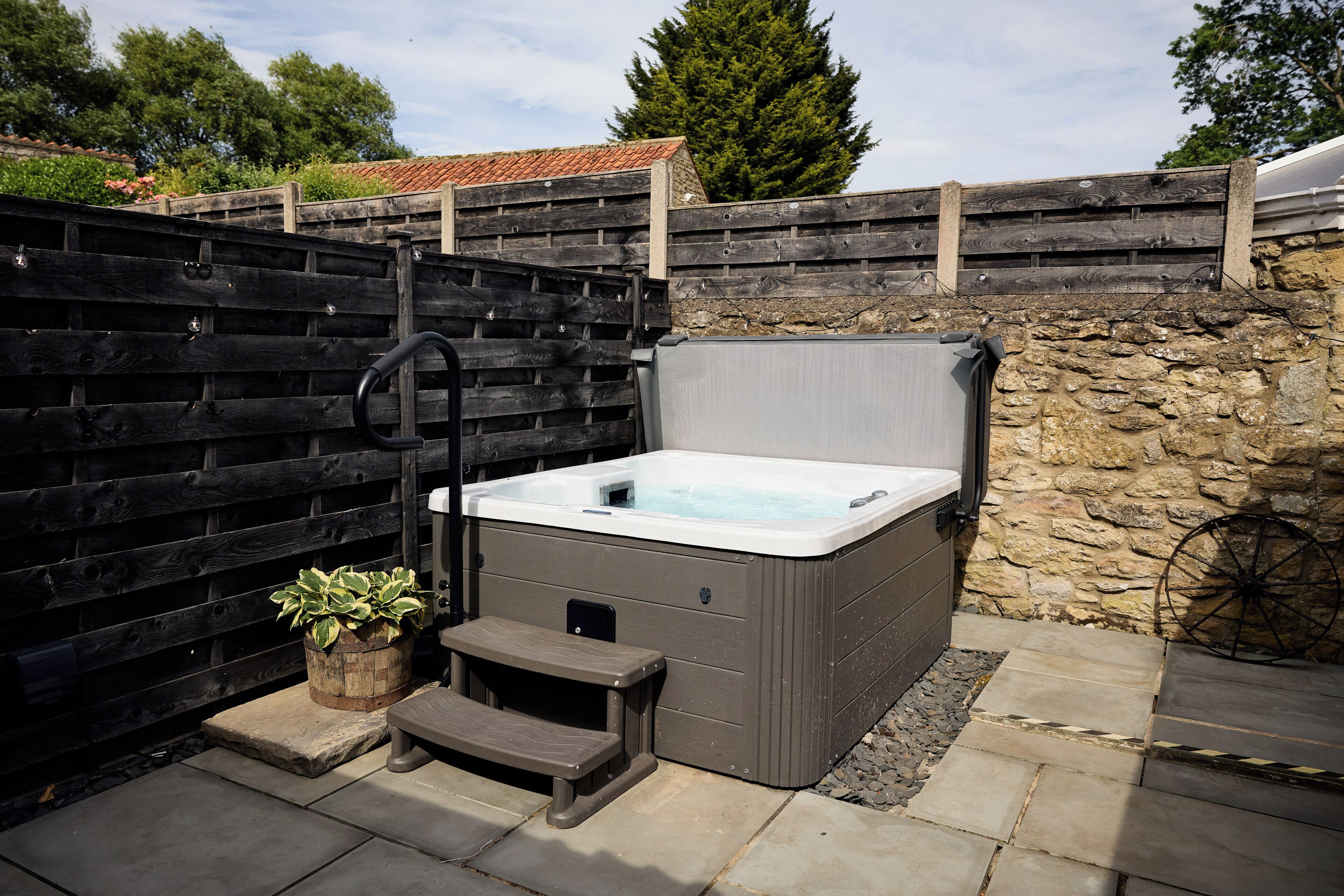 Outdoor spa tub