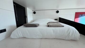 WiFi, bed sheets