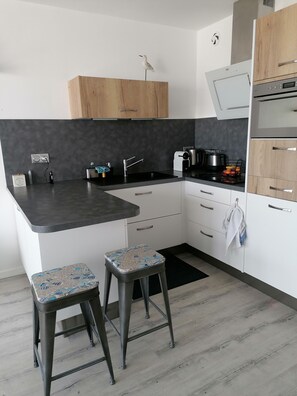 Microwave, stovetop, dishwasher - 2 steps from the beach, with a privileged view of the sea and the Vendée coast! (Saint-Hilaire-de-Riez)