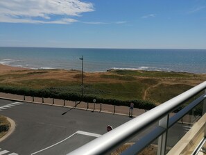Property grounds - 2 steps from the beach, with a privileged view of the sea and the Vendée coast! (Saint-Hilaire-de-Riez)